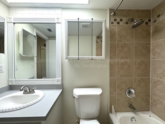 Building Photo - 5845 La Costa Dr