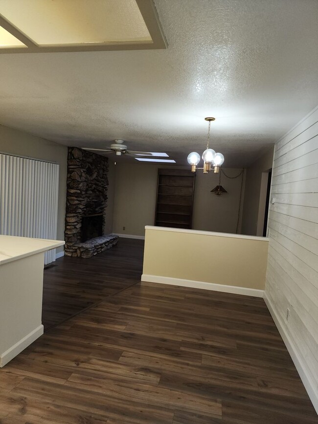 Building Photo - 3 Bedroom 2 bath with 2 car garage off of ...