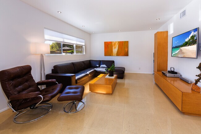 Building Photo - 17548 Marilla St