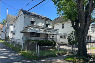 Building Photo - Newly Renovated 3 Bed/1 Bath Single Family...