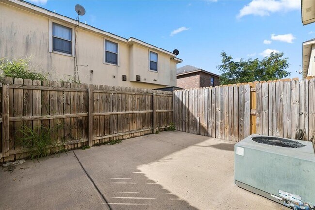 Building Photo - 1309 W Fig Ave
