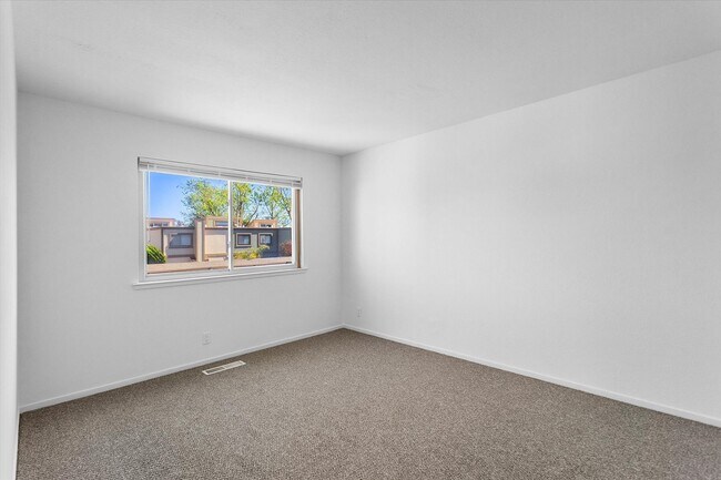 Building Photo - 1145 Bismarck Ln