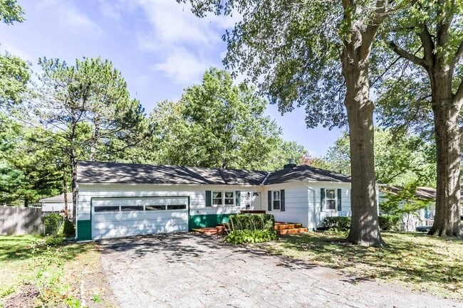 Building Photo - Beautiful 3 Bed Ranch Home with Finished Basement