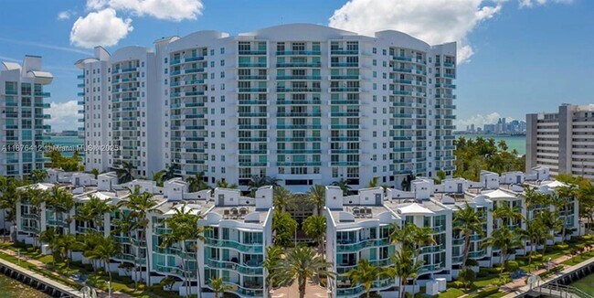 Building Photo - 7900 Harbor Island Dr