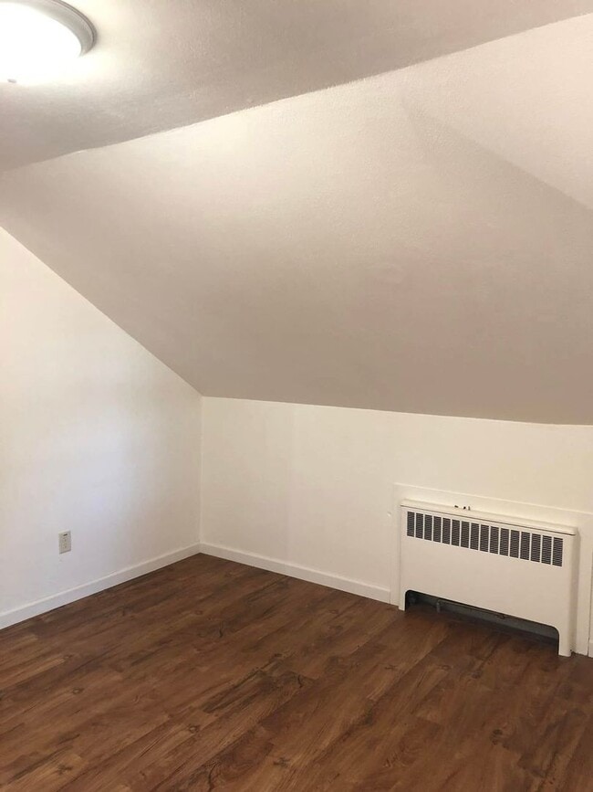 Building Photo - 217 2nd Ave W
