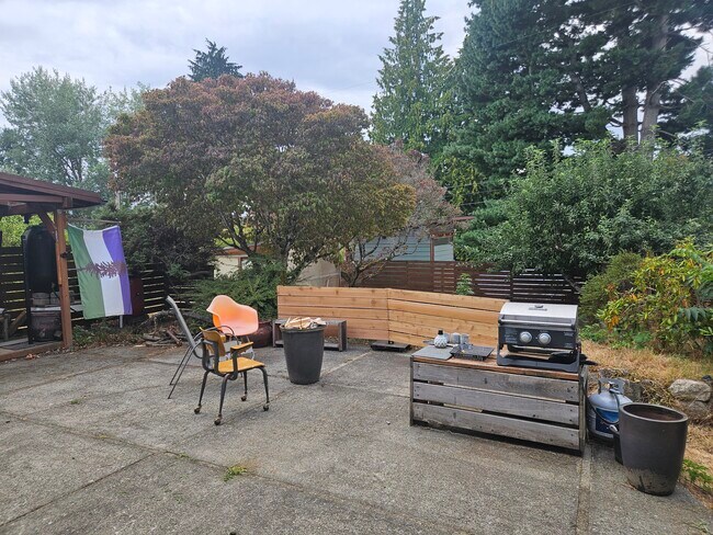 Building Photo - 8833 22nd Ave SW