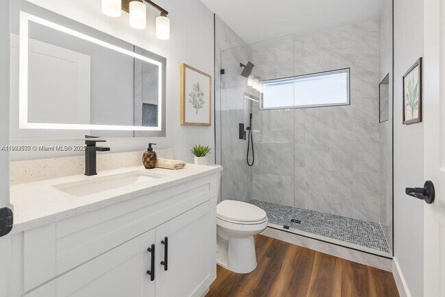 Building Photo - 3835 Lombardy St