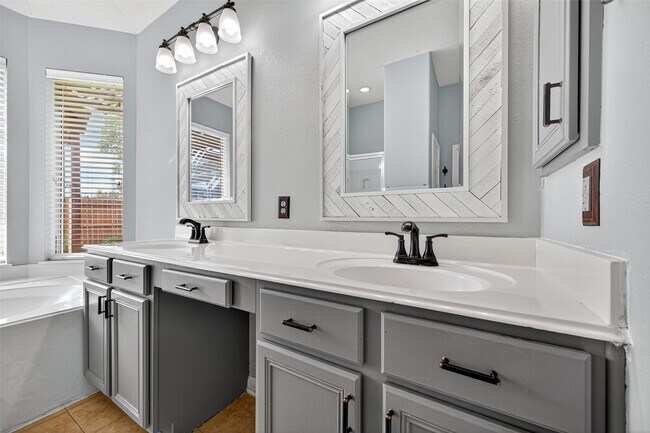 Building Photo - 27210 Sable Oaks Ln