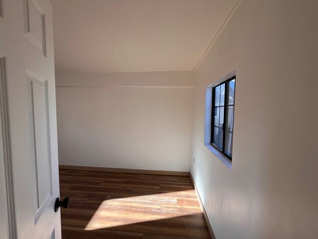 Building Photo - Fully Renovated Home with Large Extra Livingroom and Large Backyar