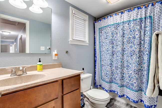 Building Photo - 507 Cambridge St