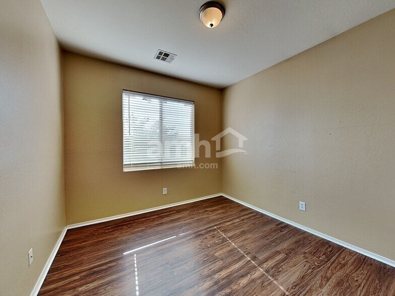 Building Photo - 3708 S 100th Glen