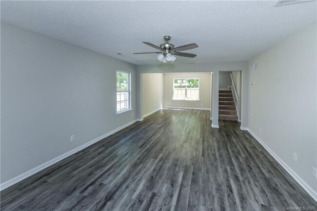 Building Photo - 1439 Quail St