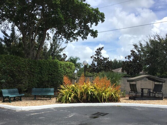 Building Photo - 5641 SW 2nd Ct