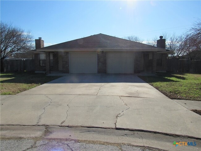 Primary Photo - 3004 Honeysuckle Cir