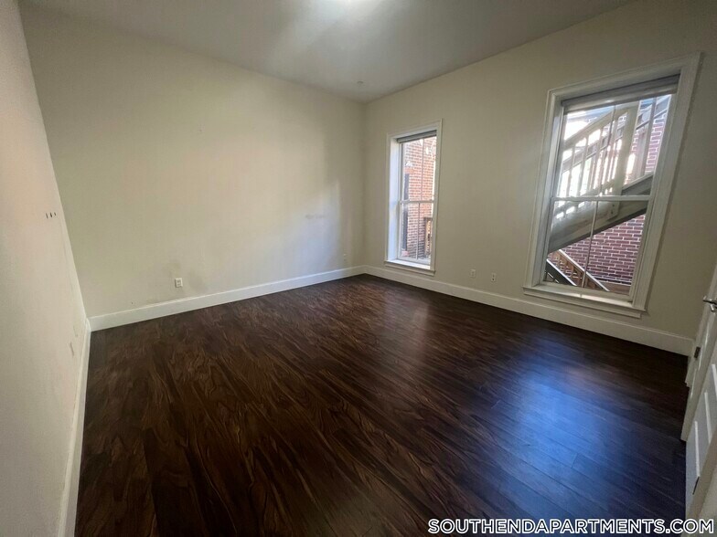 Building Photo - 1902 Washington St