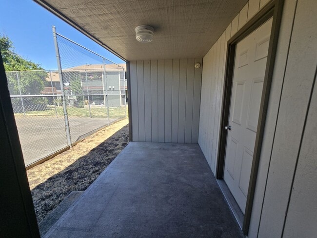 Building Photo - 124 NE Atkinson Ct