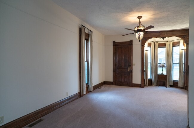 Building Photo - 422 S Michigan Ave