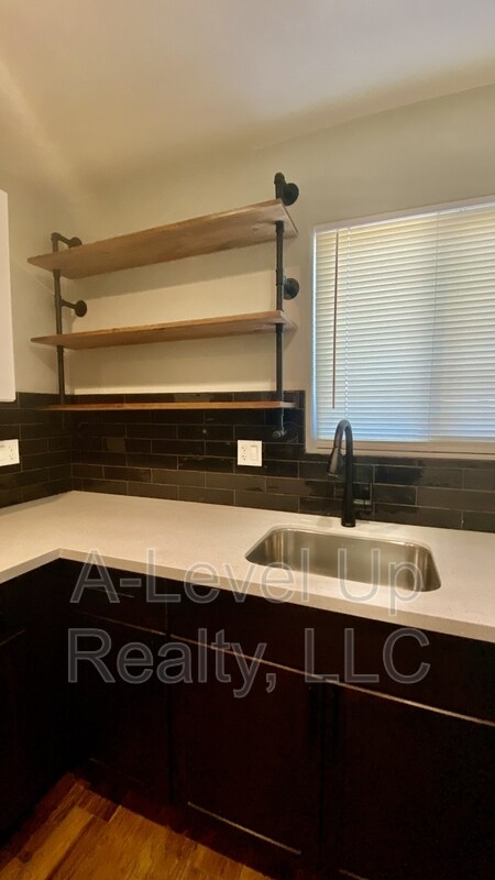 Building Photo - 2341 S 3rd Ave