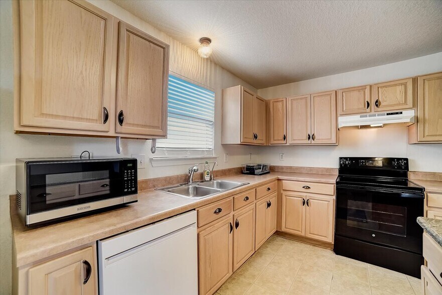 Building Photo - 8823 Veranda Ct