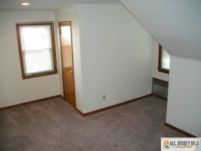 Building Photo - 6 Linwood Pl