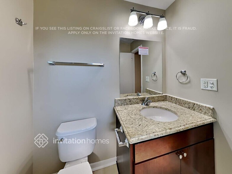 Building Photo - 2833 Briarwood Dr E