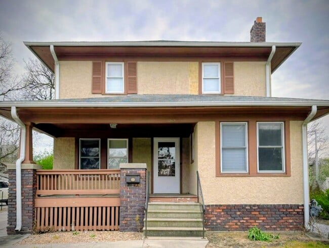 Building Photo - 3905 Holdrege St