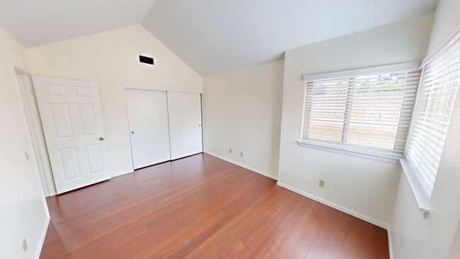 Building Photo - Spacious 3 bedroom | Cays with partial oce...