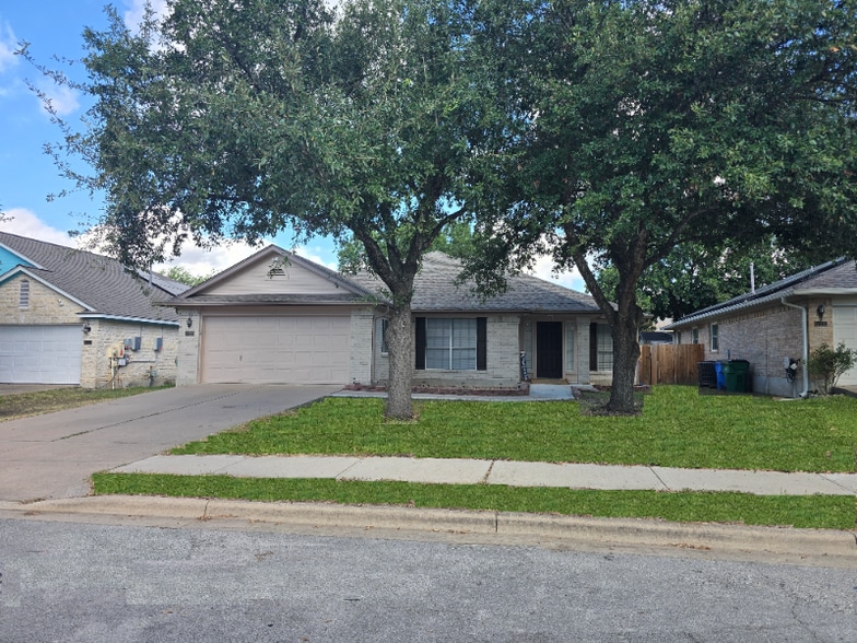 Building Photo - 1228 Sandwick Dr