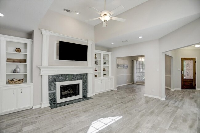 Building Photo - 112 Harbour Town Dr