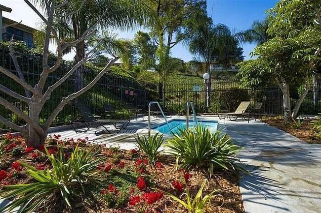 Building Photo - Beautiful 3-Bedroom Condo in Villas at Cal...