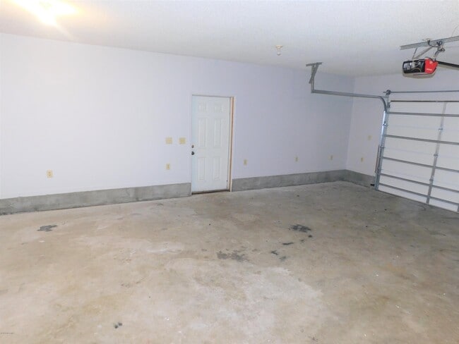 Building Photo - 139 Hewitt Rd