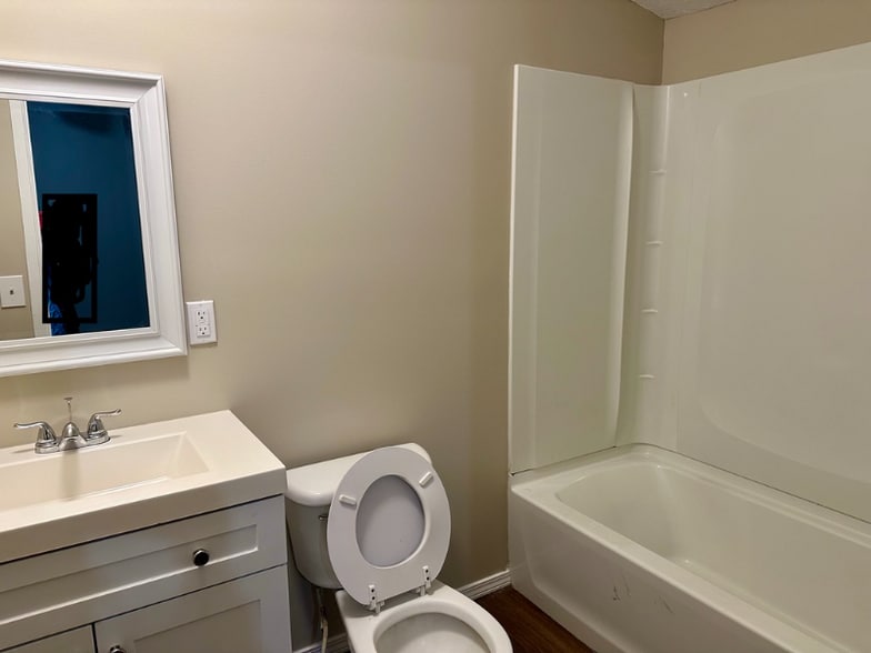 Building Photo - 3930 Edwards Place Rd