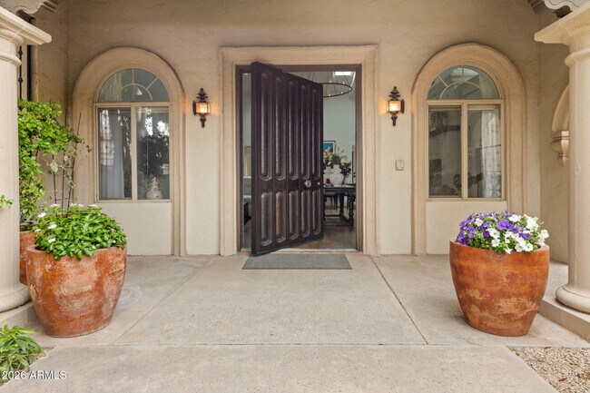 Building Photo - 6701 N Scottsdale Rd