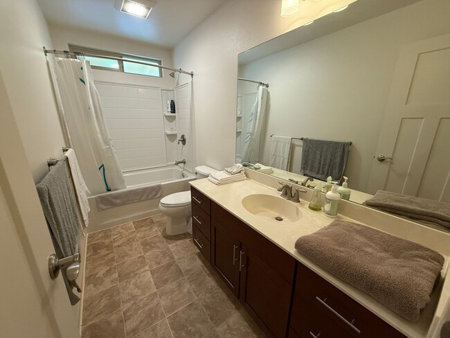 Building Photo - Olino at Mehana 3 bed 2.5 bath townhome av...