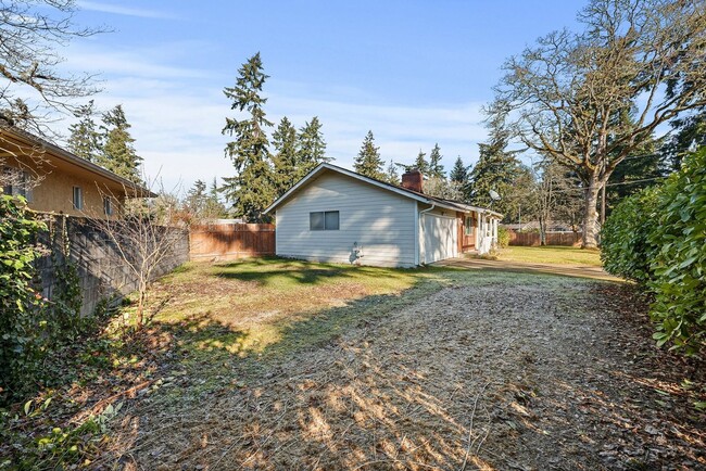 Building Photo - Charming 3-Bed Lakewood Home | Fully Updat...