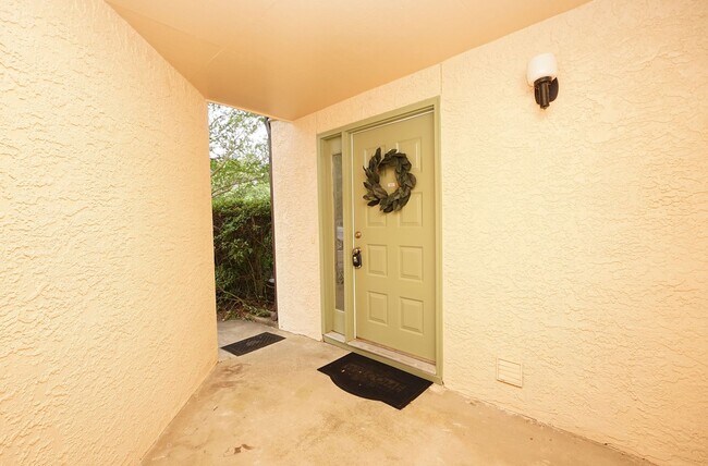 Building Photo - First Floor Condo in Bluewater Bay