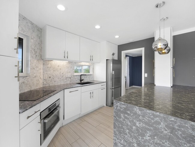 Building Photo - 5084 Atlantic View