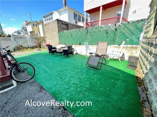 Building Photo - 37 Sterling St