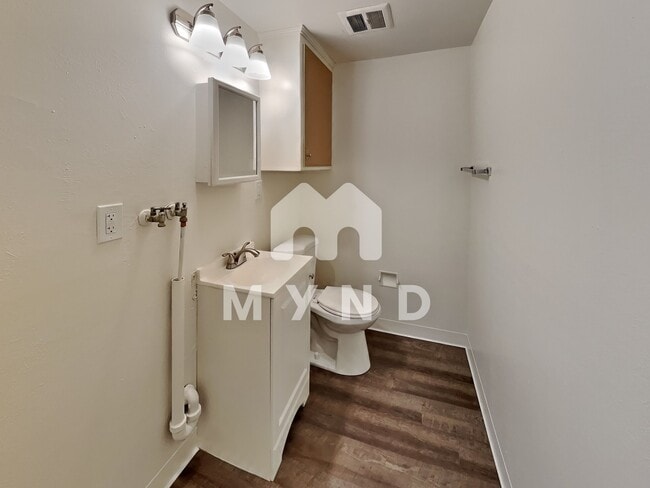 Building Photo - 2418 T St Apt 5