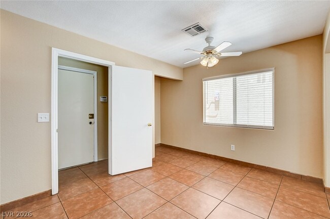 Building Photo - 3290 Dragon Fly St