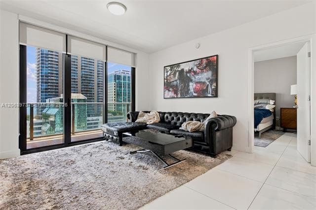 Building Photo - 1010 Brickell Ave