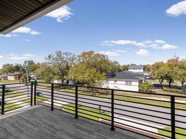 Building Photo - 5002 W Idaho St