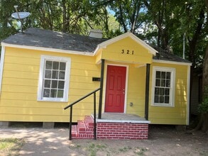 Building Photo - 1/2 Off First Month's Rent With Approved Application