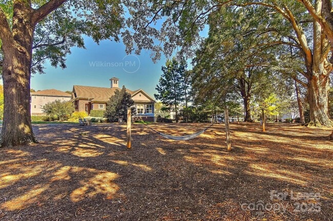 Building Photo - 8765 Aspinwall Dr