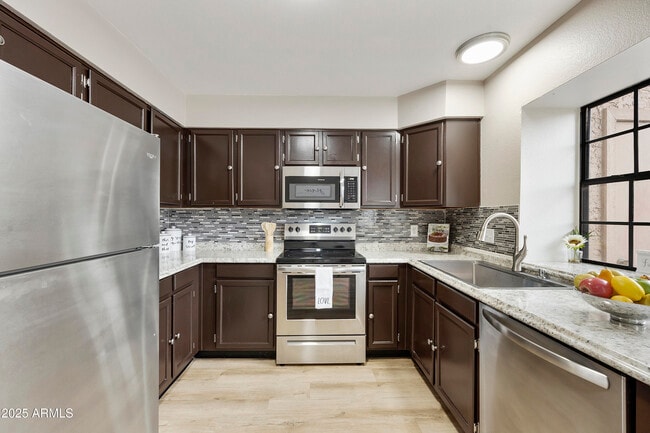 Building Photo - 4901 E Kelton Ln