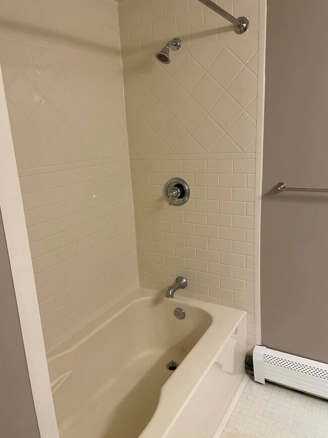 Building Photo - 94 Lewiston Rd