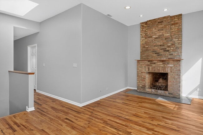 Building Photo - 1422 W Taylor St