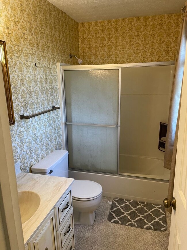 Building Photo - 3 Bed/2 Bath Home - large lot - garage