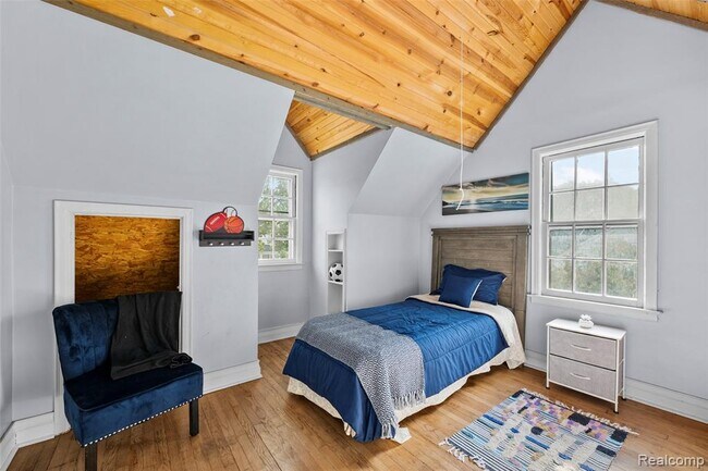 Building Photo - 1674 Eaton Rd