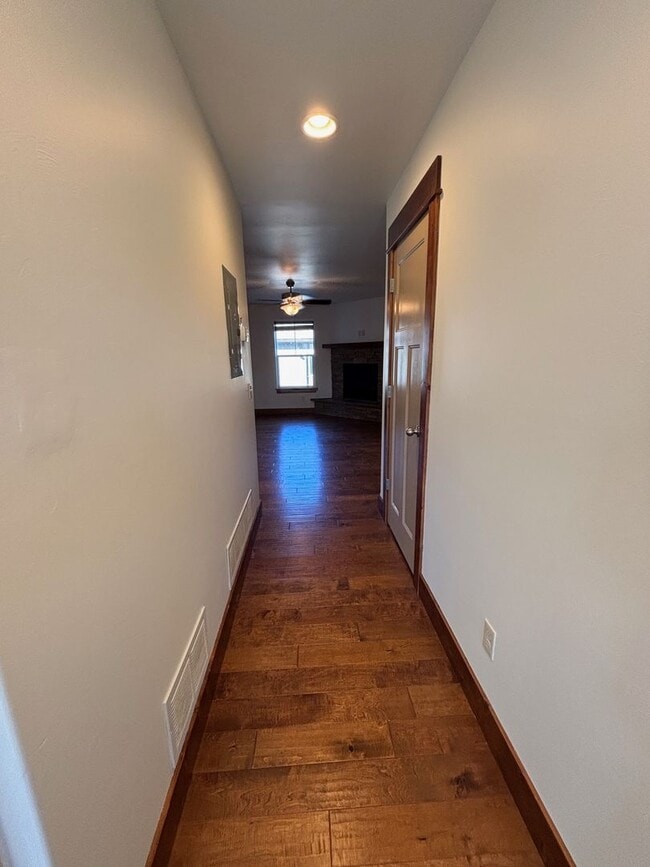 Building Photo - FIRST MONTH'S RENT 1/2 PRICE!!!